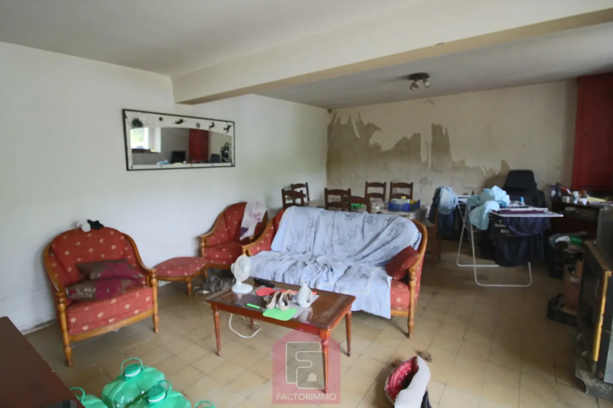 Maison à rénover de 110 m² avec grand terrain à Puy-l'Évêque 