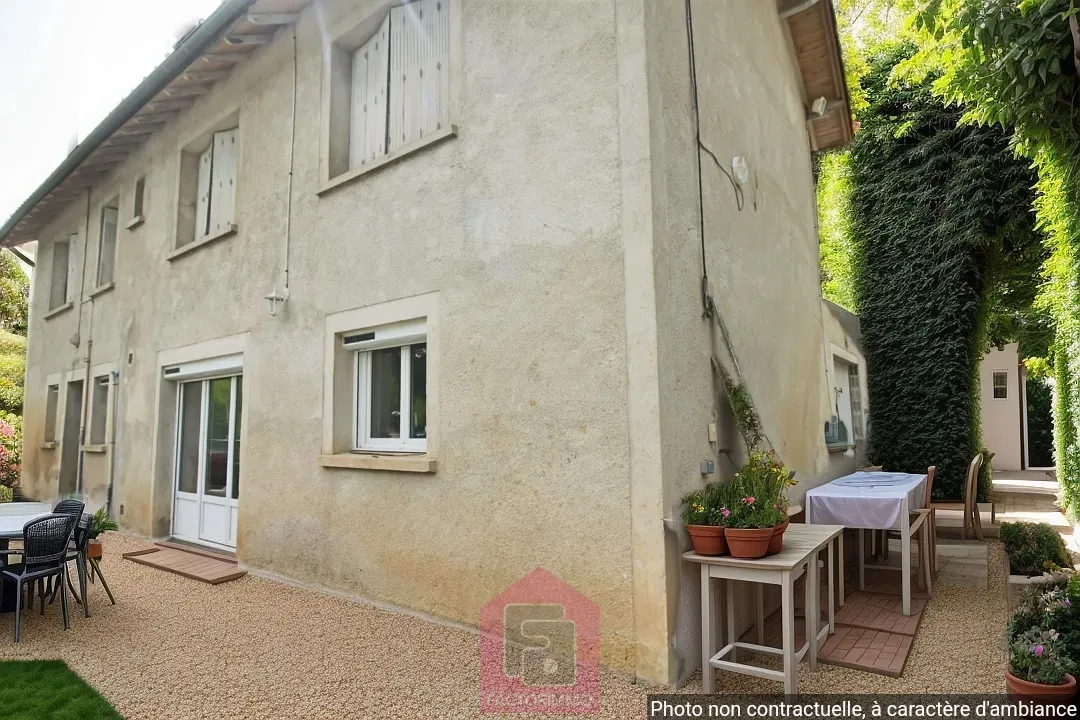 Maison à rénover de 110 m² avec grand terrain à Puy-l'Évêque 