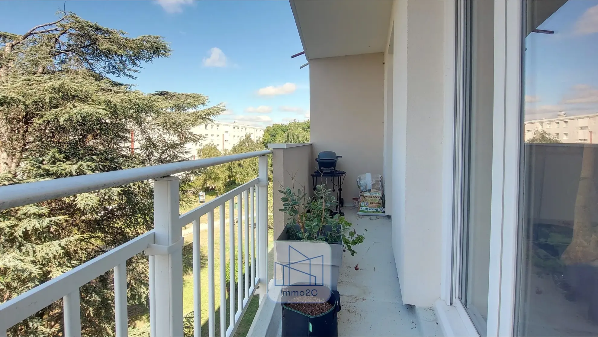 Appartement T3 rénové de 76 m² à Rezé avec balcon et stationnement 
