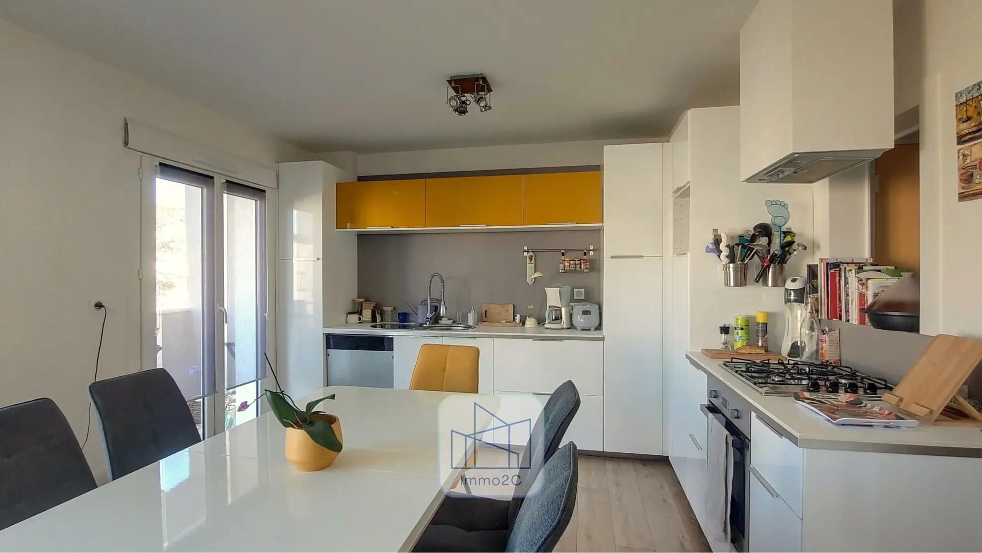 Appartement T3 rénové de 76 m² à Rezé avec balcon et stationnement 