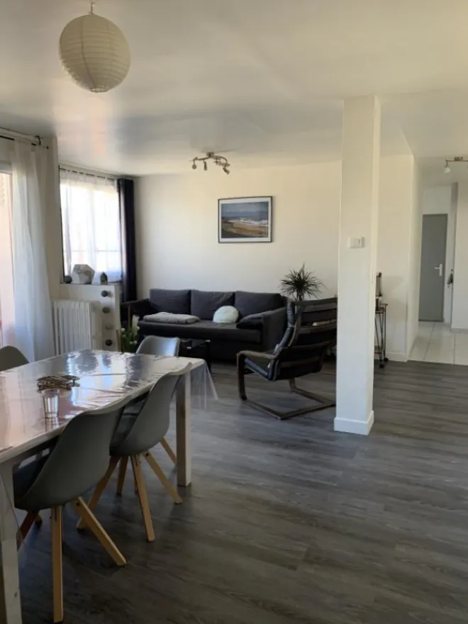 Appartement T3/T4 rénové avec balcon à Toulouse Côte Pavée