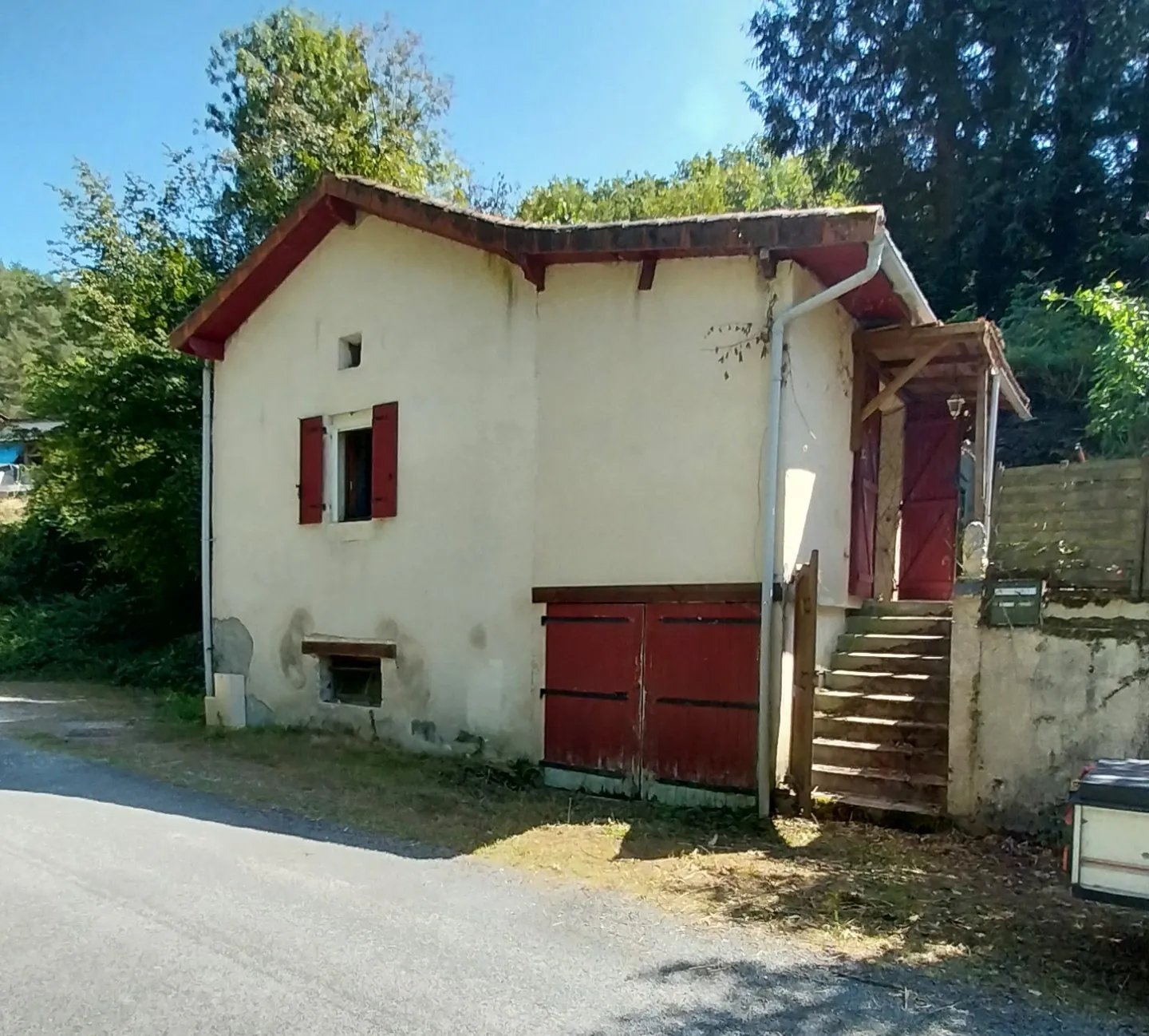 Maison en pierre à vendre à Chancelade avec jardin et sous-sol, 2 chambres