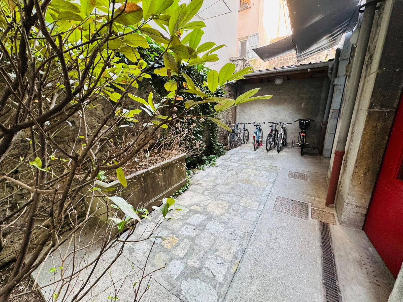 Appartement T2 rénové à Grenoble centre historique - Quartier des Antiquaires 