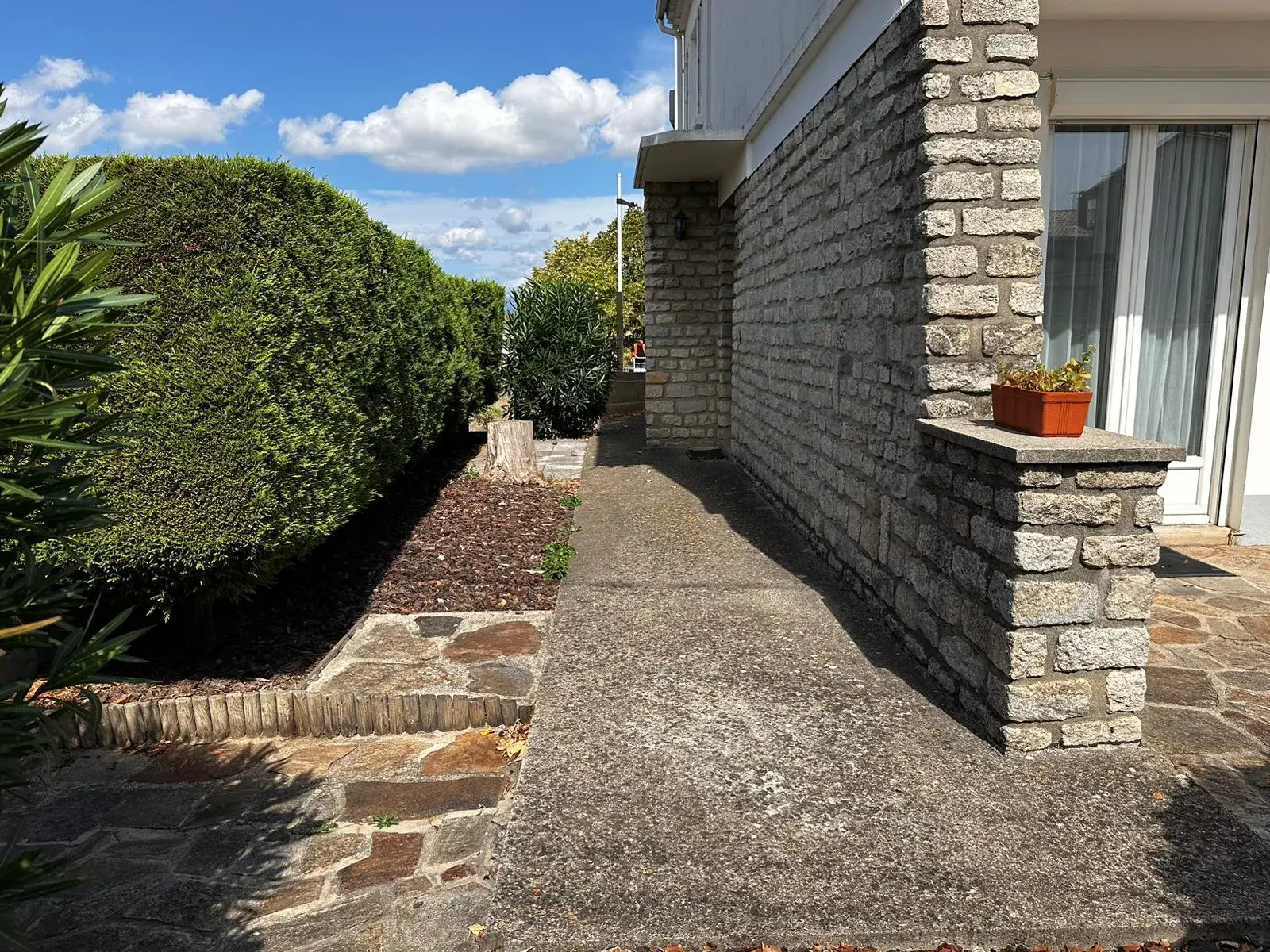 Maison à vendre proche de Carcassonne avec 4 chambres, jardin et garage 