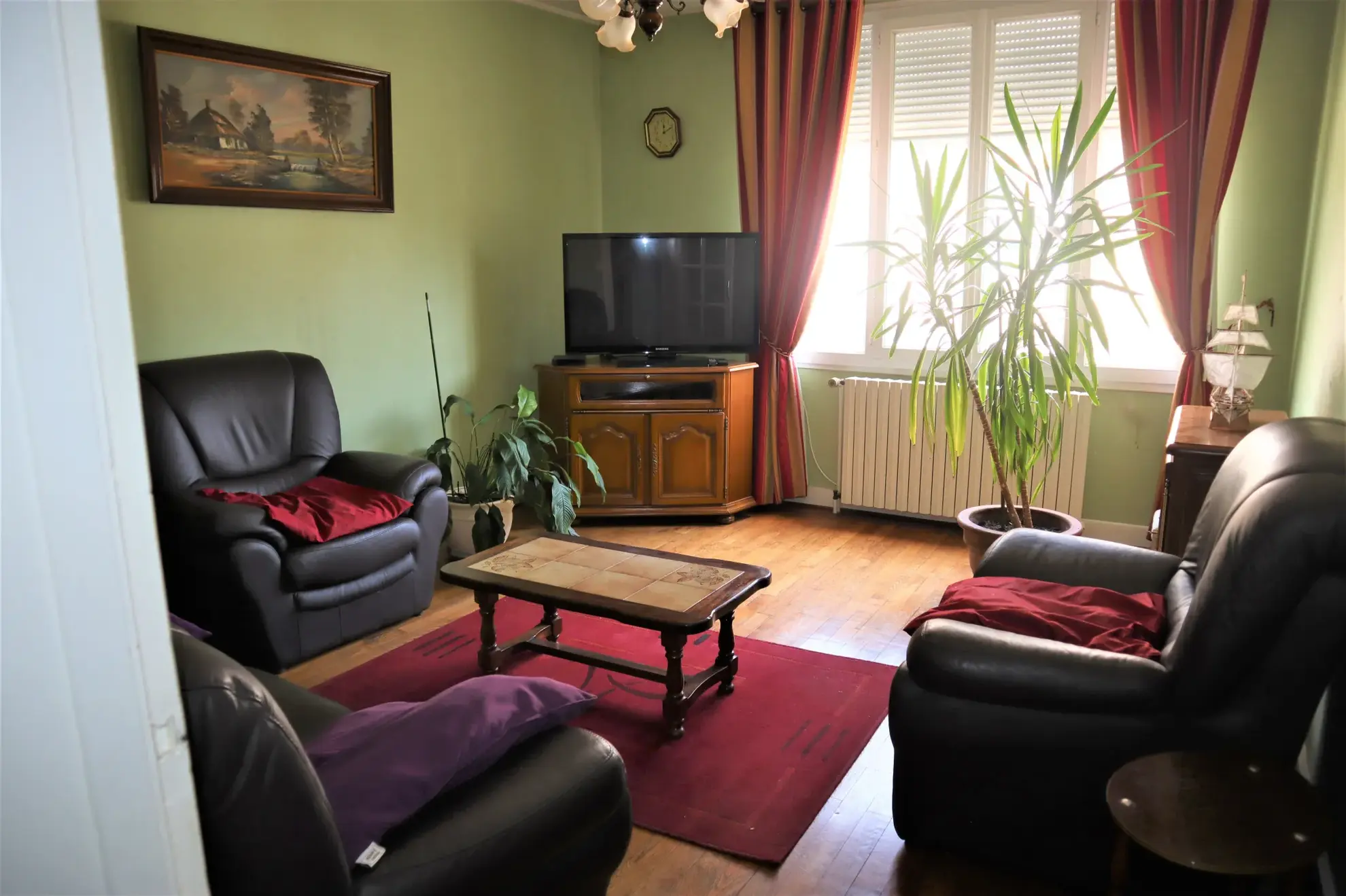 Maison spacieuse de 539 m² à Autun avec local professionnel et jardin privé - Prix : 270 000 euros 