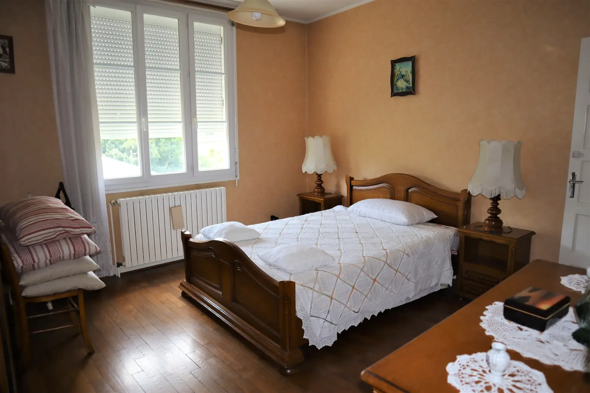 Maison spacieuse de 539 m² à Autun avec local professionnel et jardin privé - Prix : 270 000 euros 