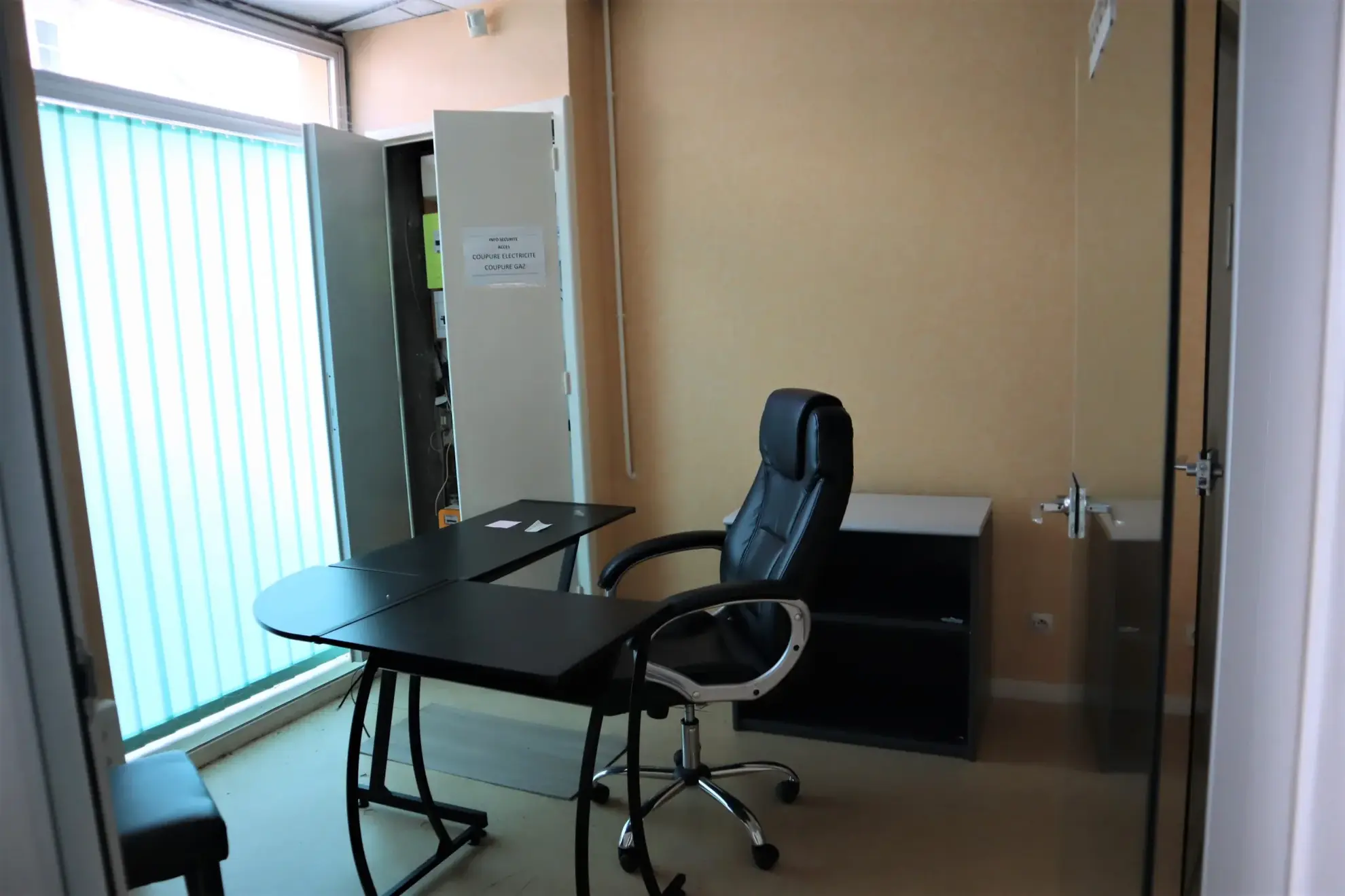 Maison spacieuse de 539 m² à Autun avec local professionnel et jardin privé - Prix : 270 000 euros 