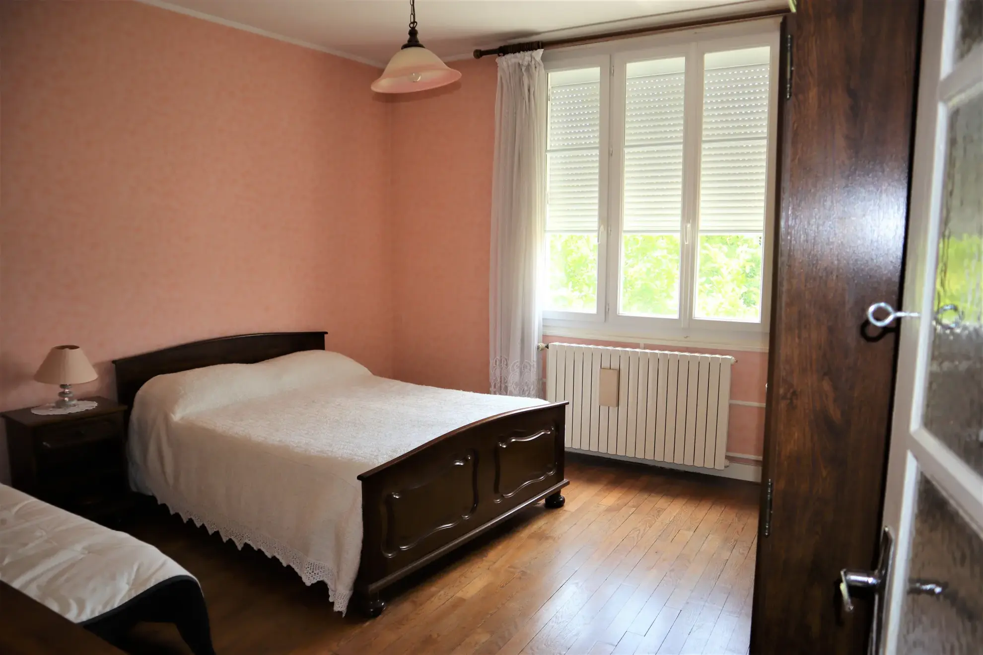 Maison spacieuse de 539 m² à Autun avec local professionnel et jardin privé - Prix : 270 000 euros 