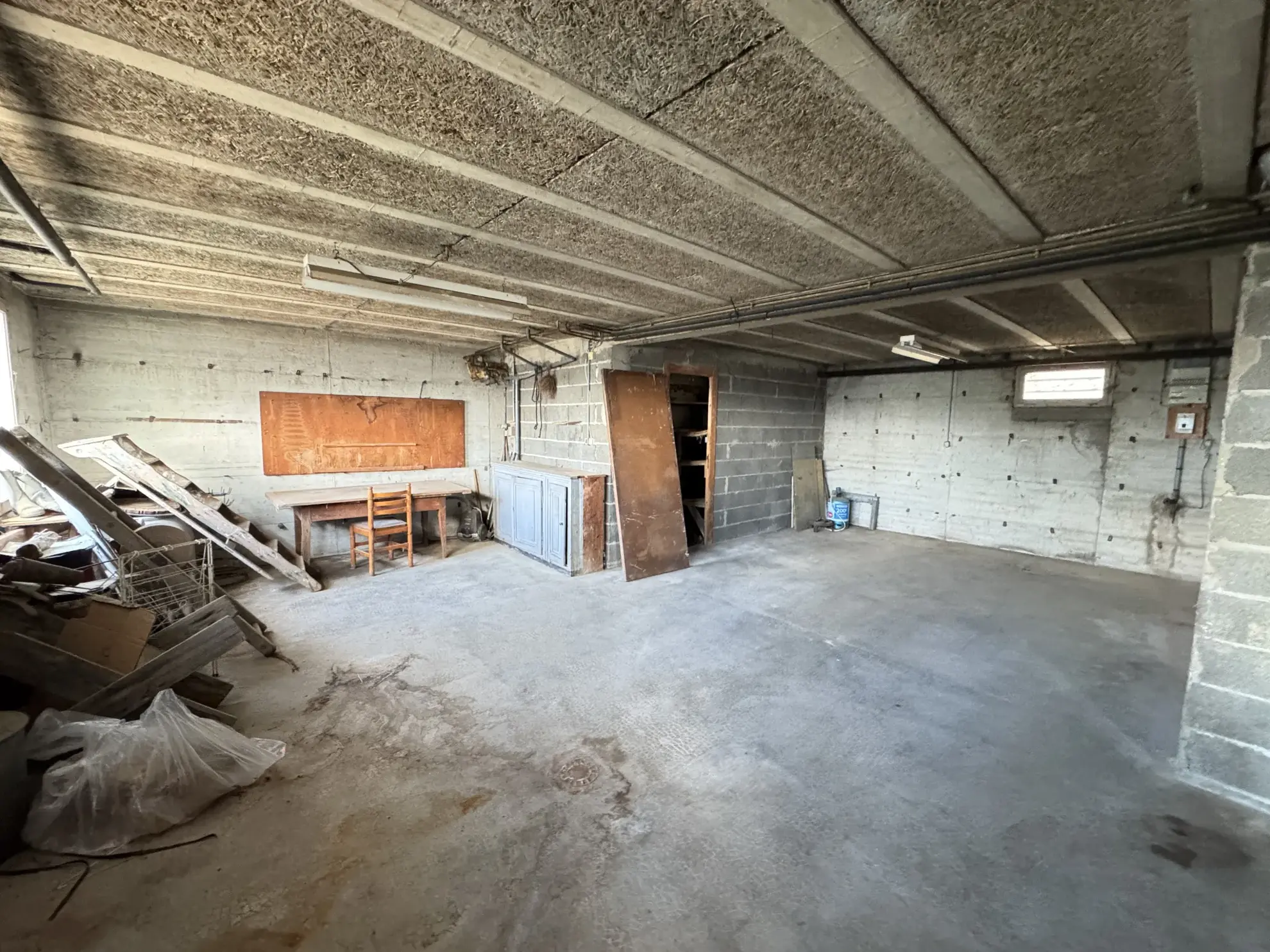 Maison à vendre à Bourg de Thizy avec grand terrain et vue dégagée 