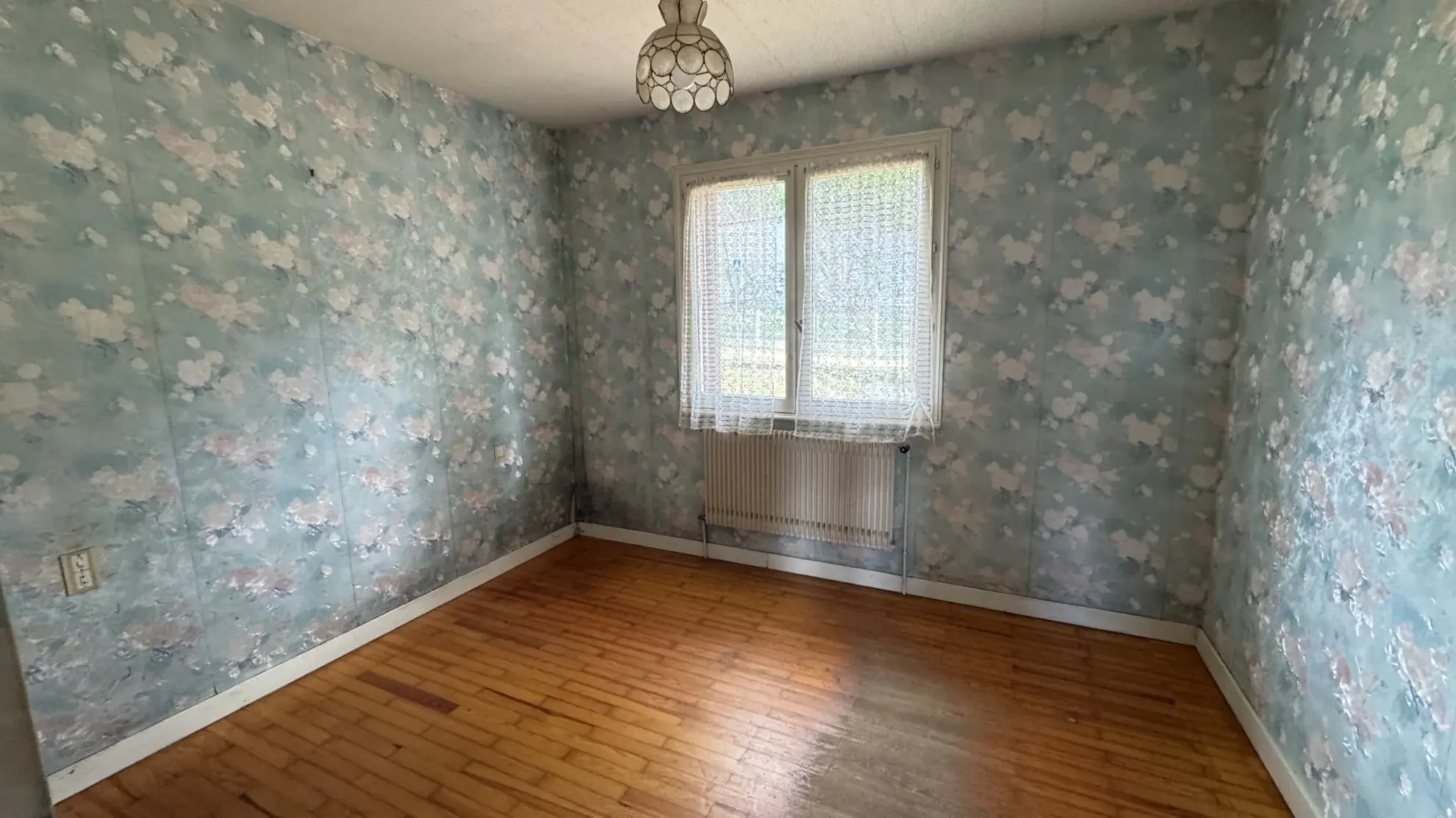 Maison à vendre à Bourg de Thizy avec grand terrain et vue dégagée 