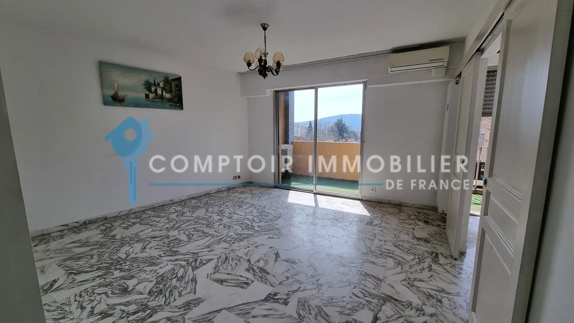 Appartement T4 à vendre à Draguignan avec terrasse, parking et rénovation possible 