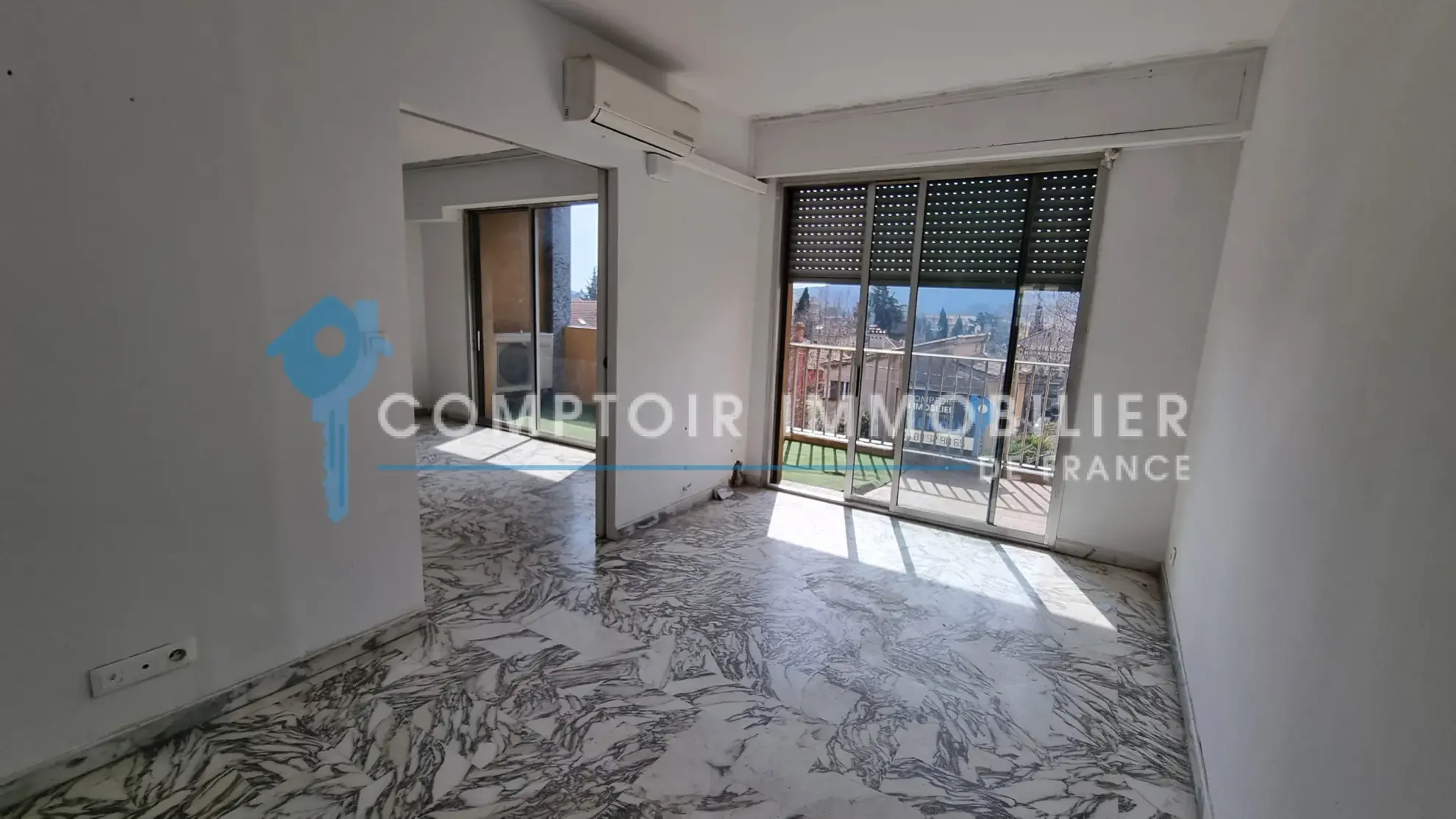 Appartement T4 à vendre à Draguignan avec terrasse, parking et rénovation possible 