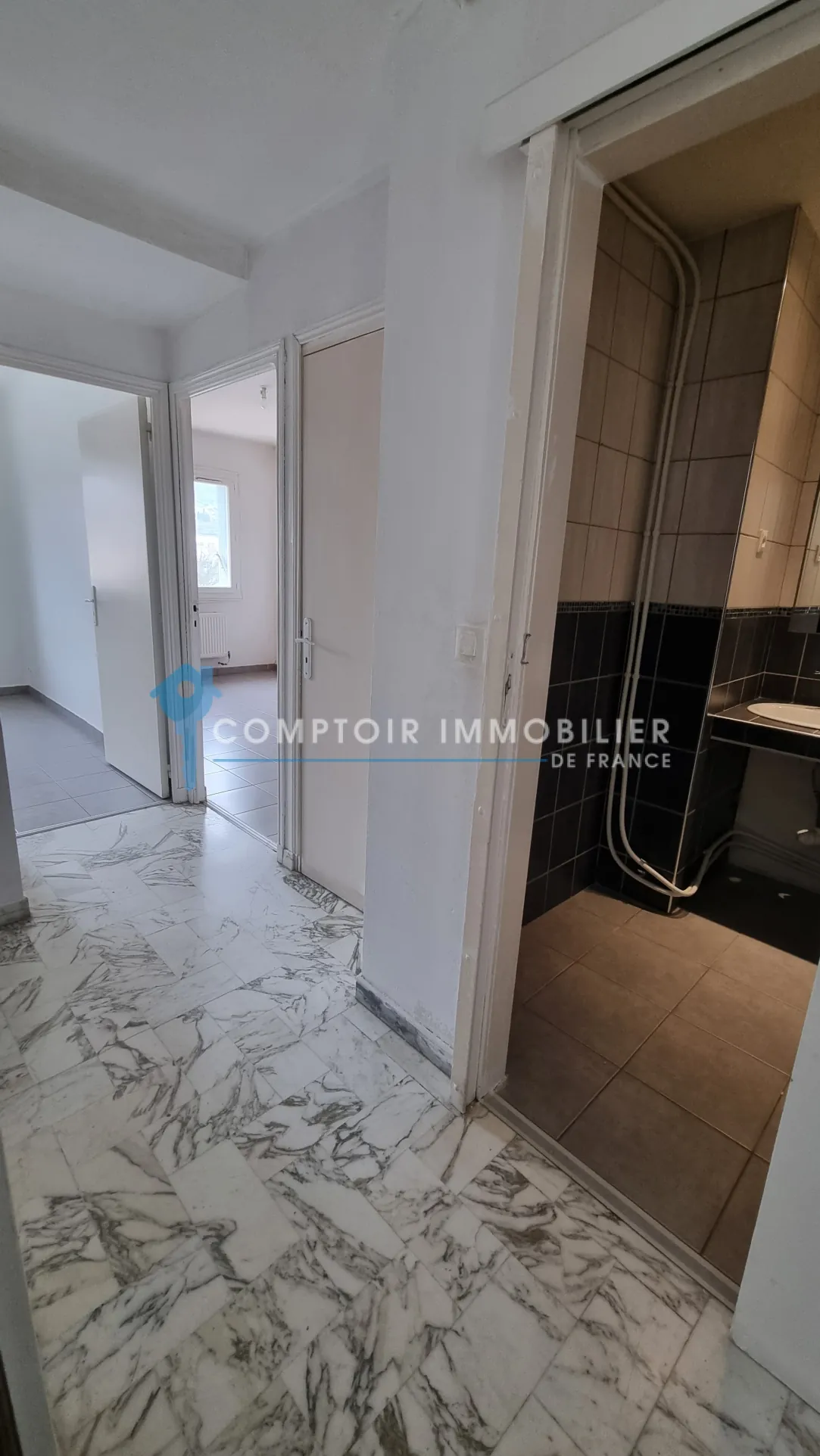 Appartement T4 à vendre à Draguignan avec terrasse, parking et rénovation possible 