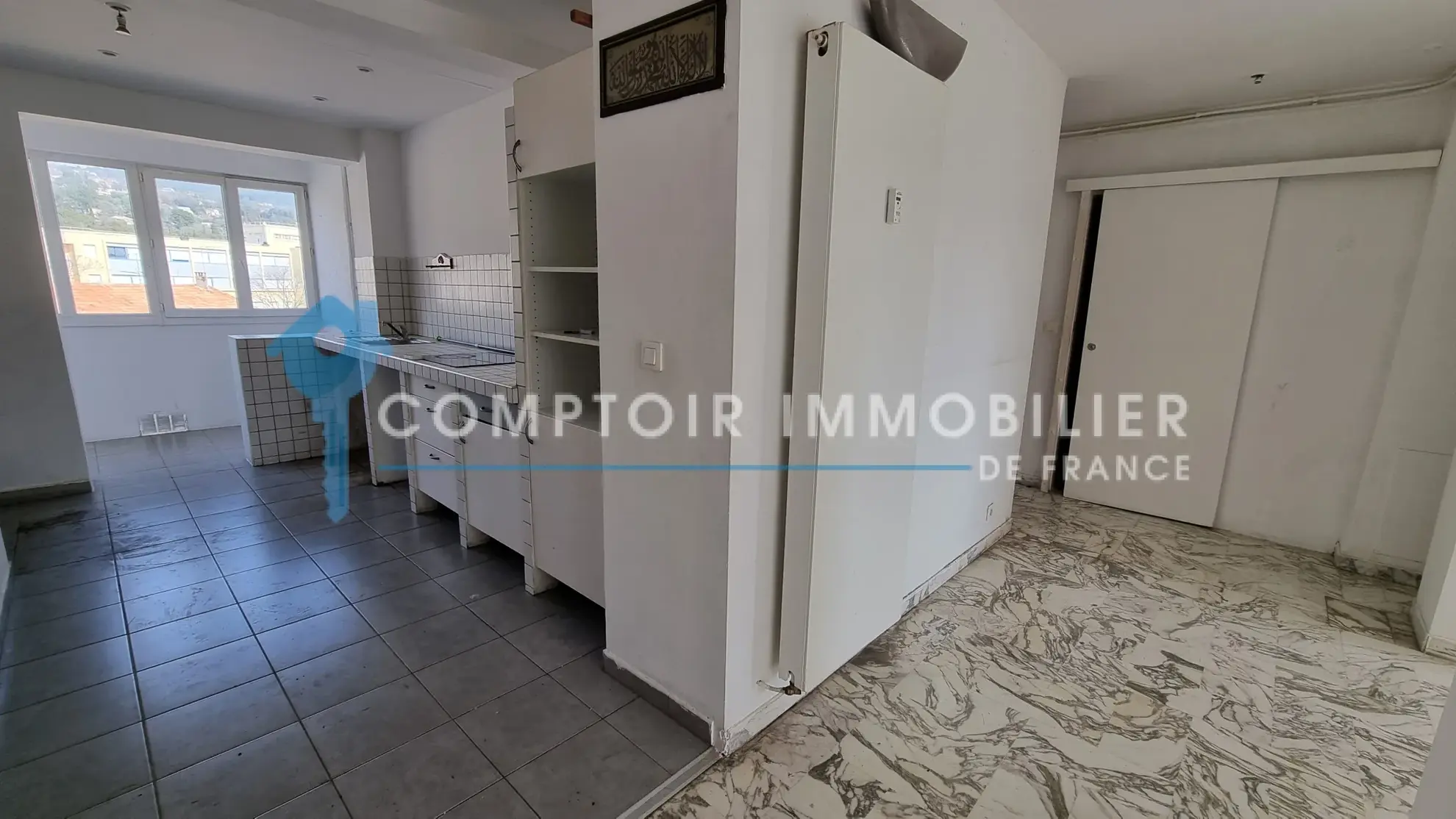 Appartement T4 à vendre à Draguignan avec terrasse, parking et rénovation possible 