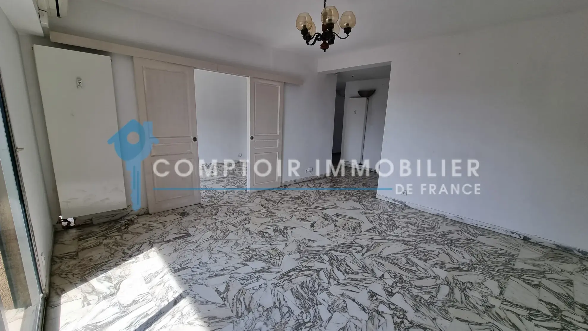 Appartement T4 à vendre à Draguignan avec terrasse, parking et rénovation possible 