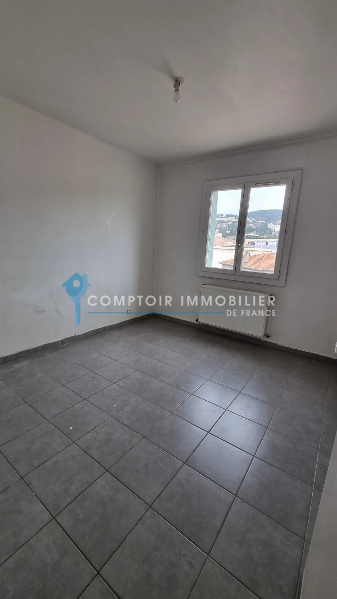 Appartement T4 à vendre à Draguignan avec terrasse, parking et rénovation possible 