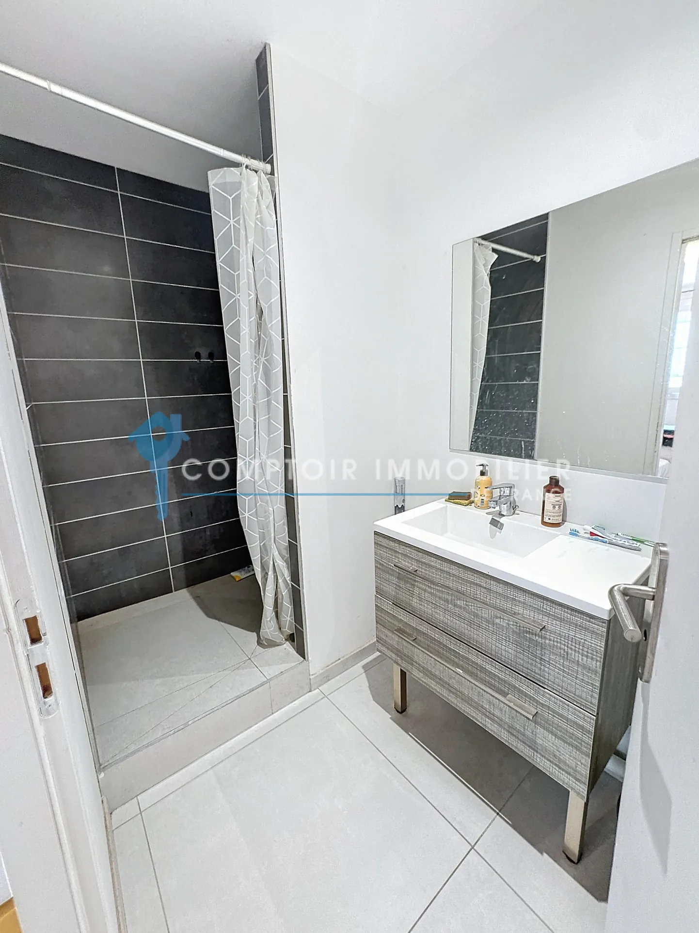 Appartement T2 rénové de 50 m² à Grenoble, idéal investissement locatif 