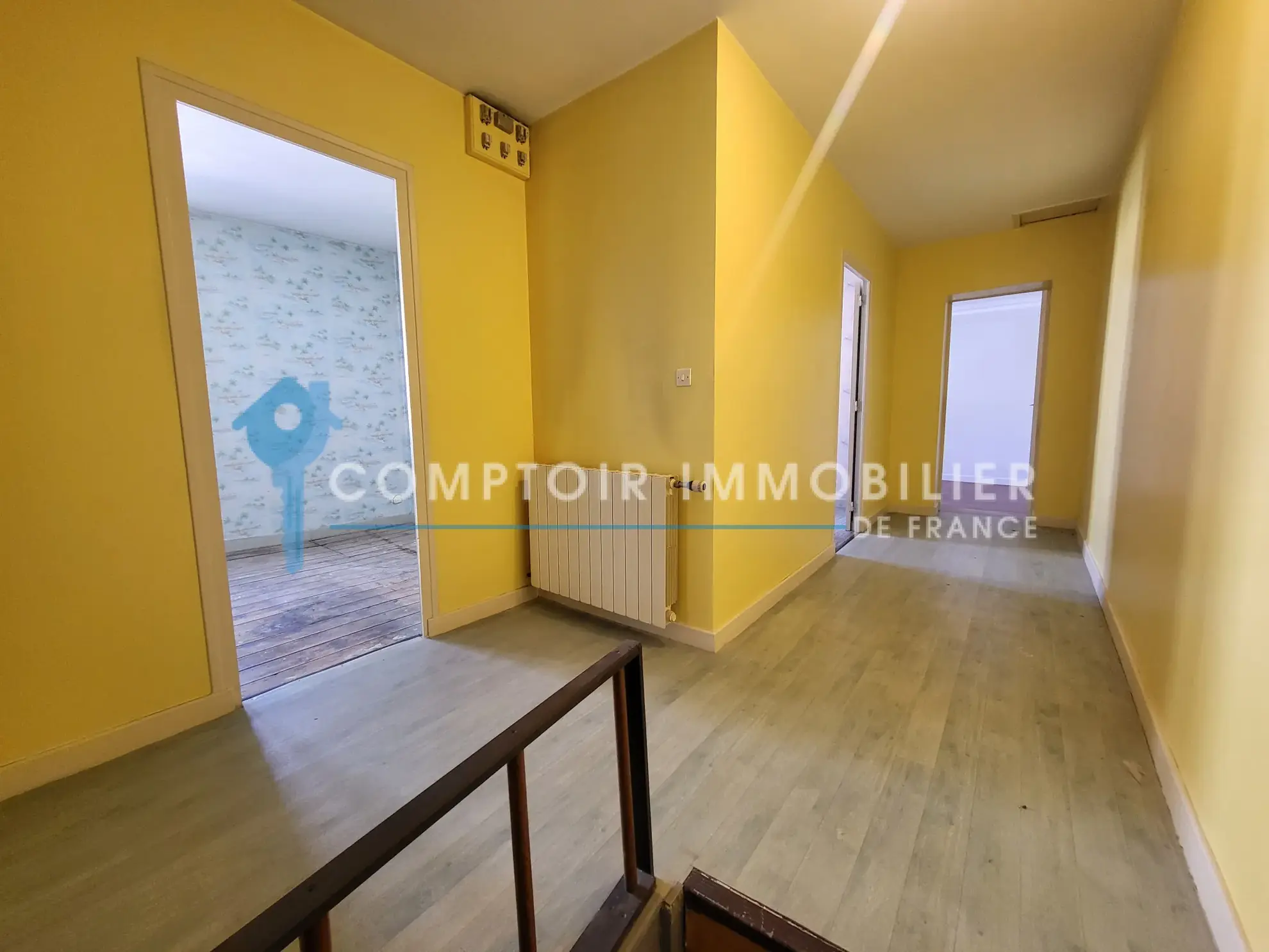 Maison de ville de 145m² à Livron-sur-Drôme avec garage et potentiel à moderniser 