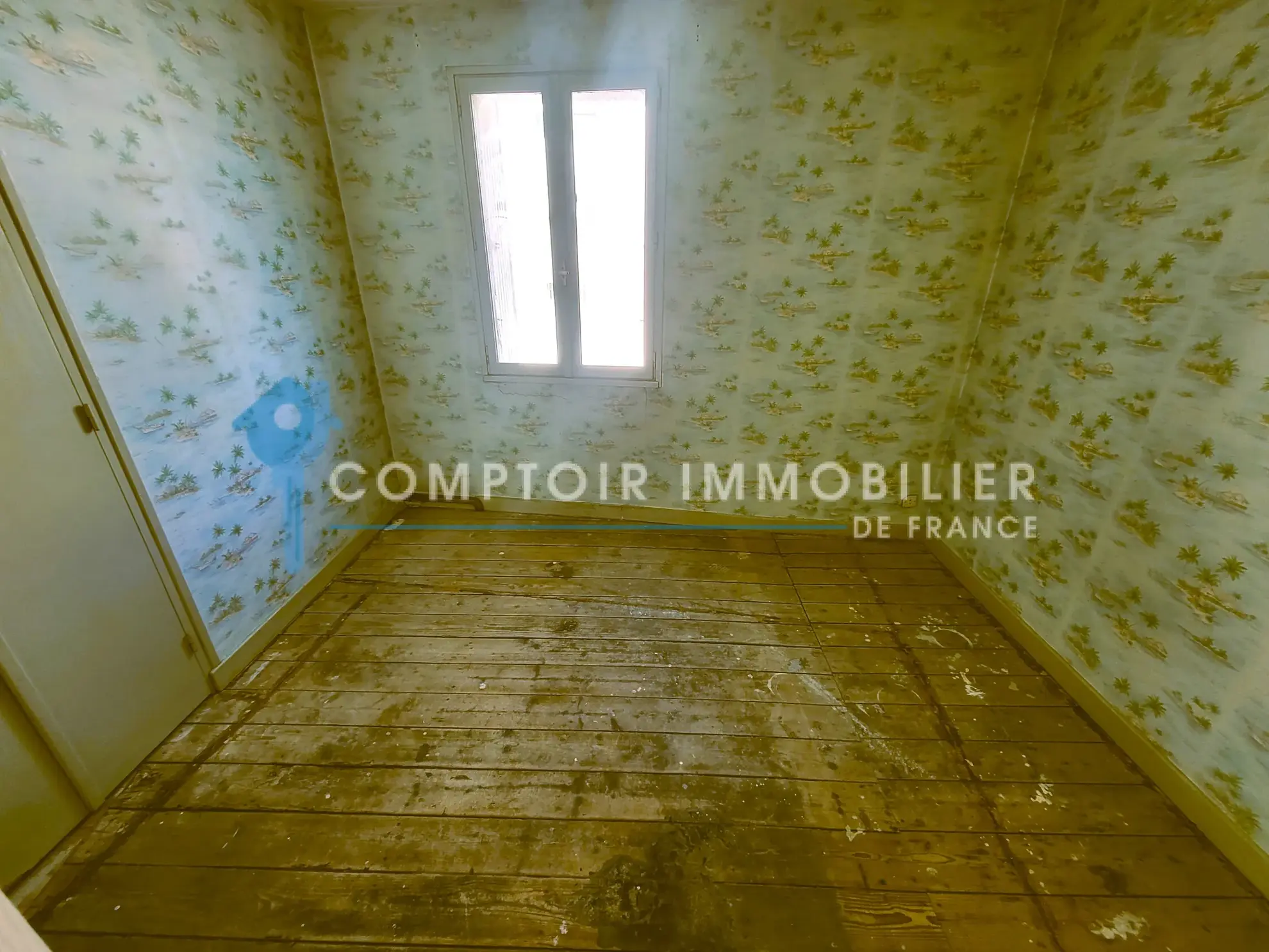 Maison de ville de 145m² à Livron-sur-Drôme avec garage et potentiel à moderniser 