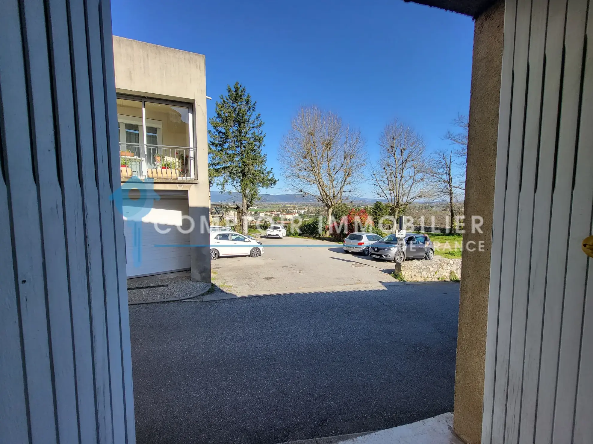 Maison de ville de 145m² à Livron-sur-Drôme avec garage et potentiel à moderniser 