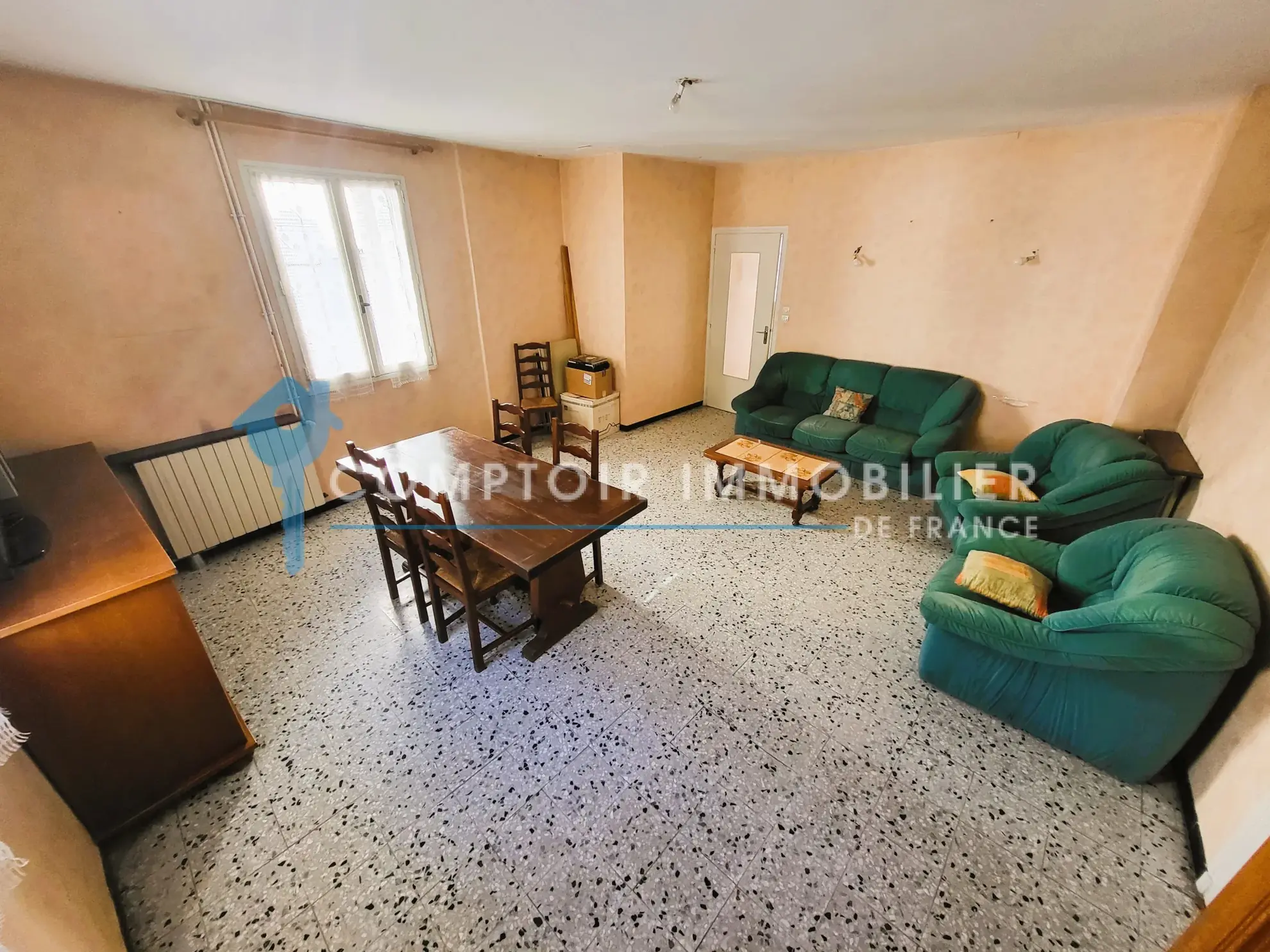 Maison de ville de 145m² à Livron-sur-Drôme avec garage et potentiel à moderniser 