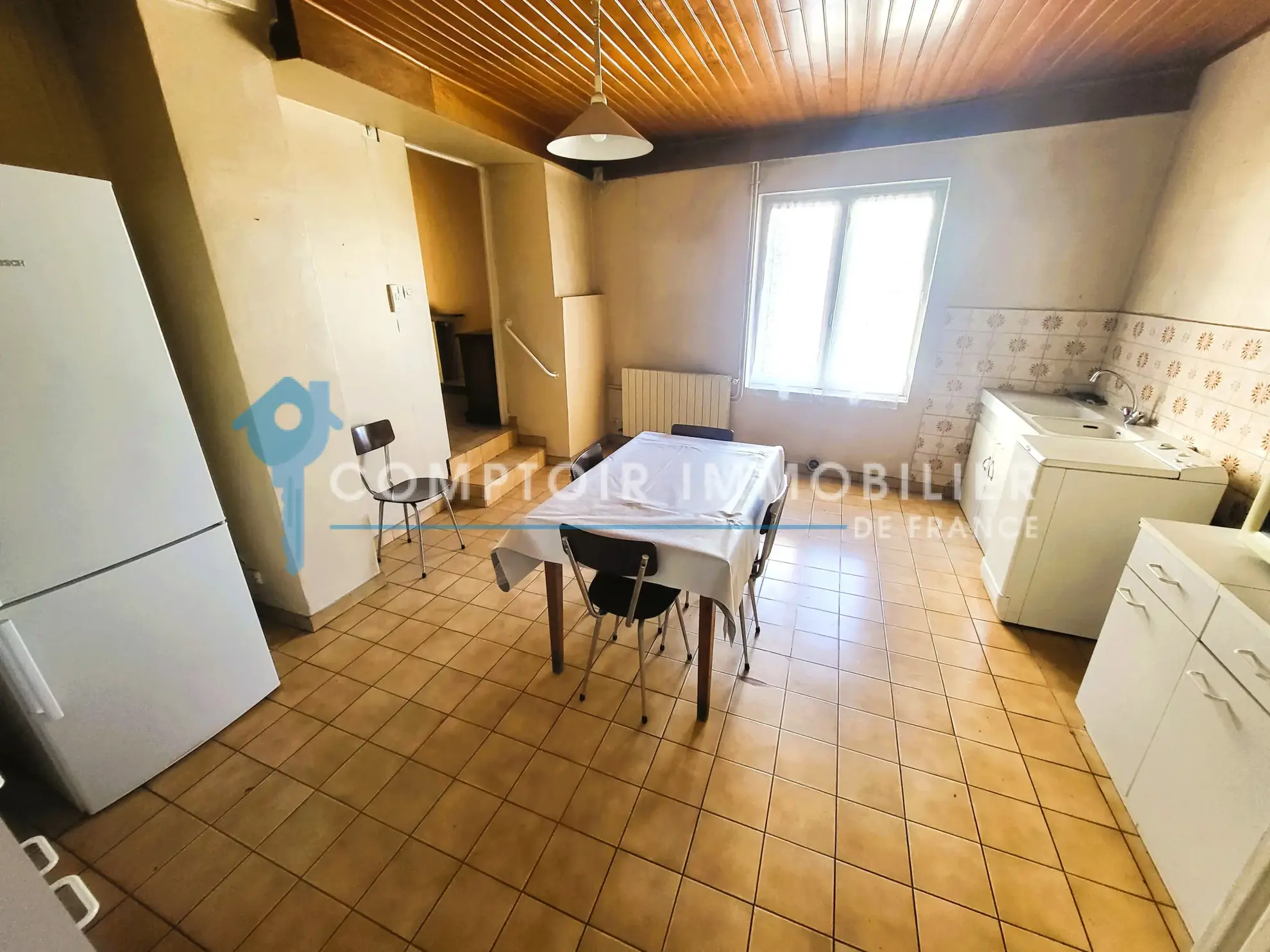 Maison de ville de 145m² à Livron-sur-Drôme avec garage et potentiel à moderniser 