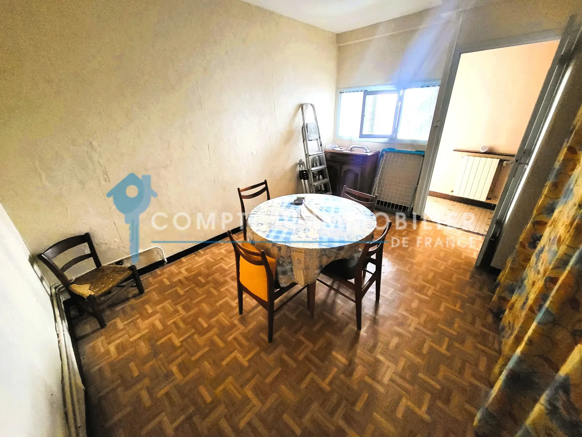 Maison de ville de 145m² à Livron-sur-Drôme avec garage et potentiel à moderniser 