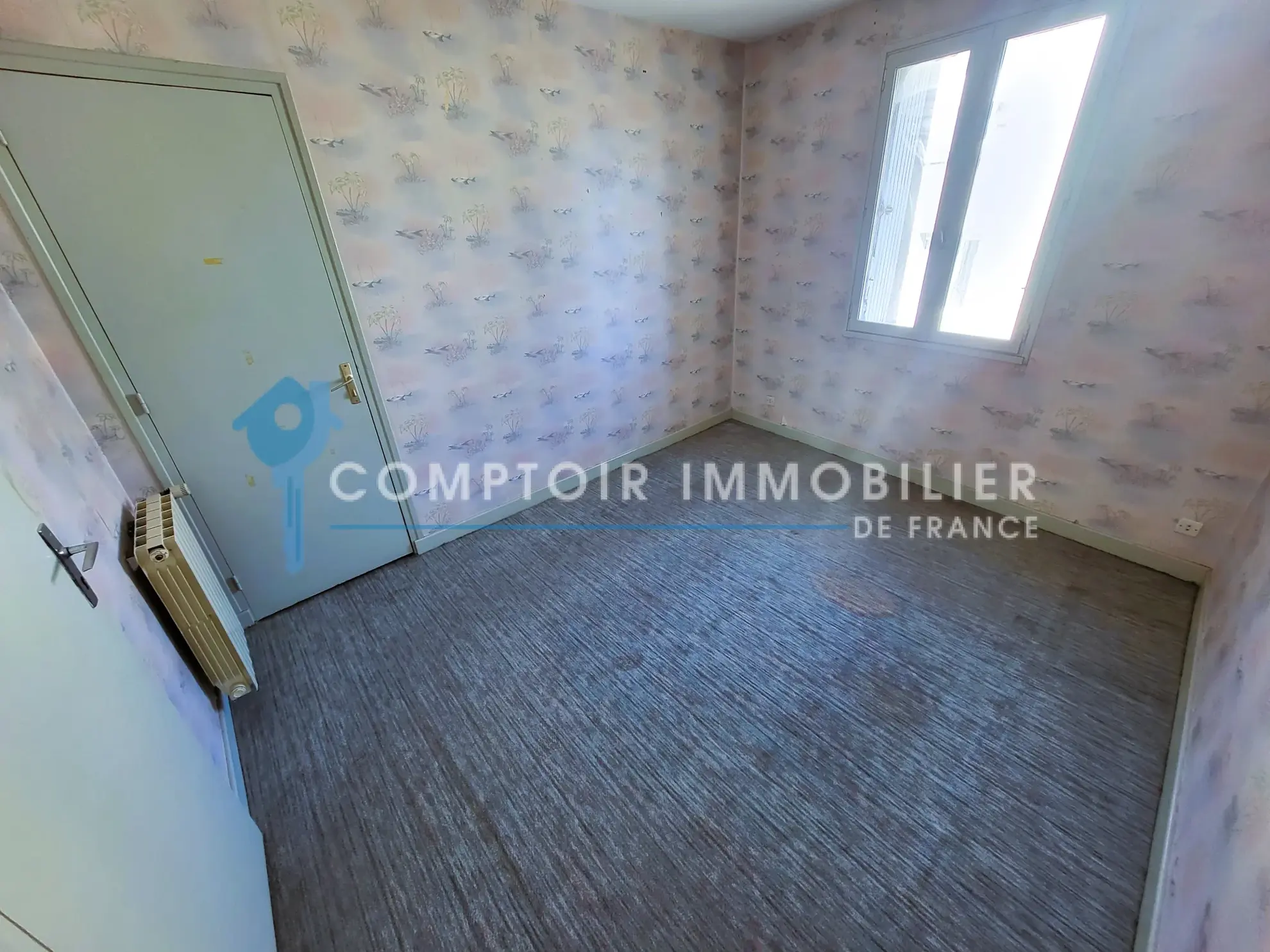 Maison de ville de 145m² à Livron-sur-Drôme avec garage et potentiel à moderniser 