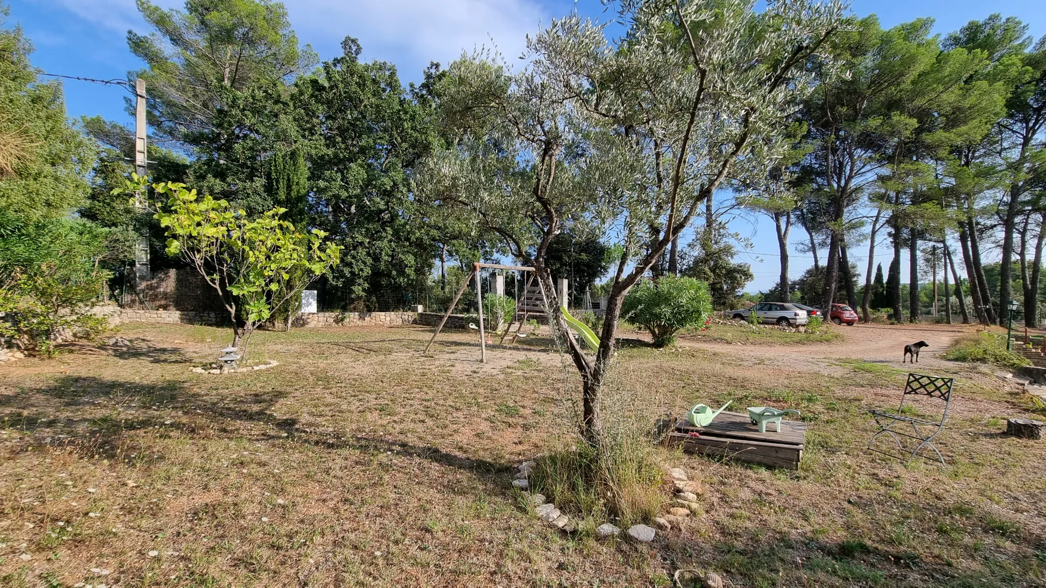 Terrain constructible de 900 m² à Flayosc, idéal pour votre projet de maison en Provence 