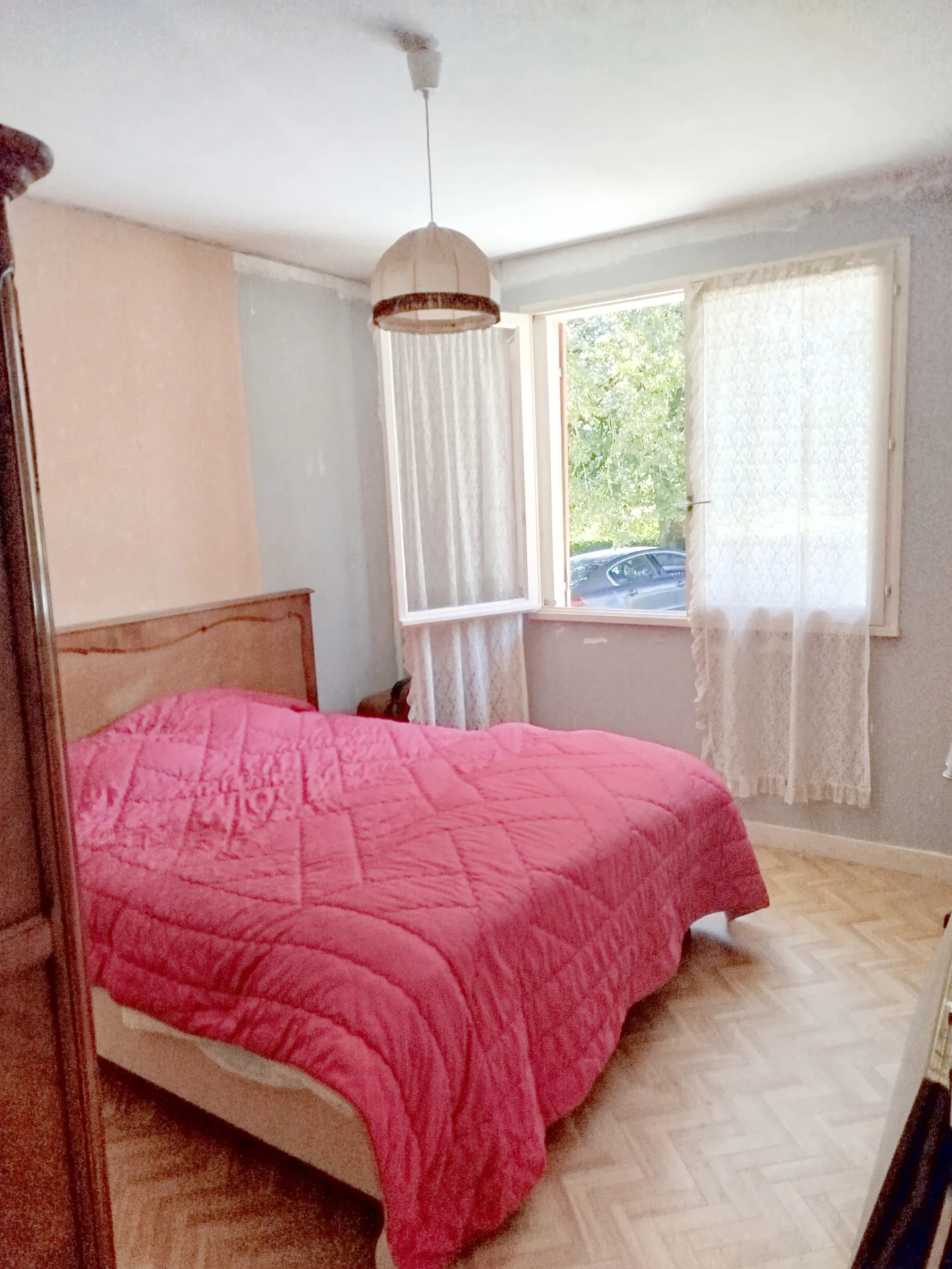 Villa de 106 m² en plain-pied avec dépendances à Saint Trivier de Courtes 