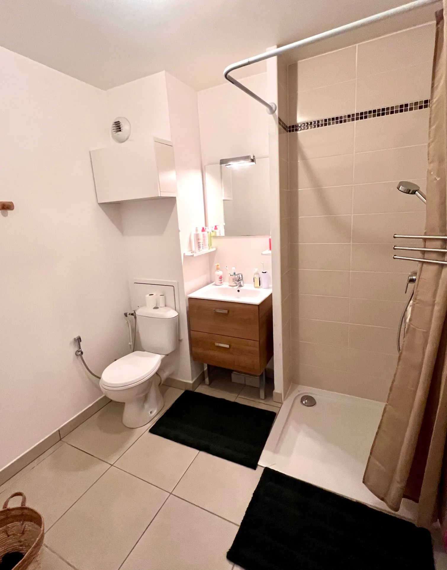 Appartement T2 lumineux de 42,69 m² à Lille avec balcon et parking privé 