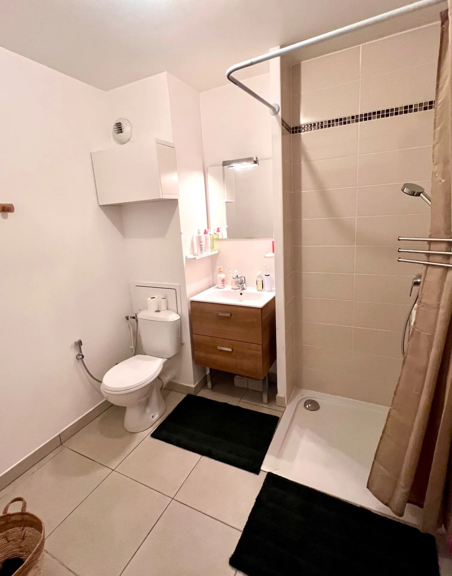 Appartement T2 lumineux de 42,69 m² à Lille avec balcon et parking privé 