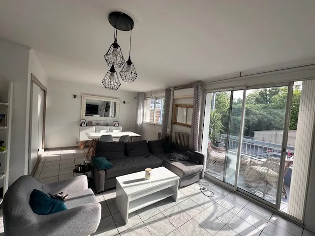 Appartement traversant de 76 m² à Montpellier avec Balcons et ascenseur 