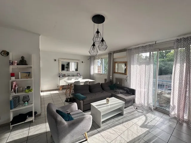 Appartement traversant de 76 m² à Montpellier avec Balcons et ascenseur 