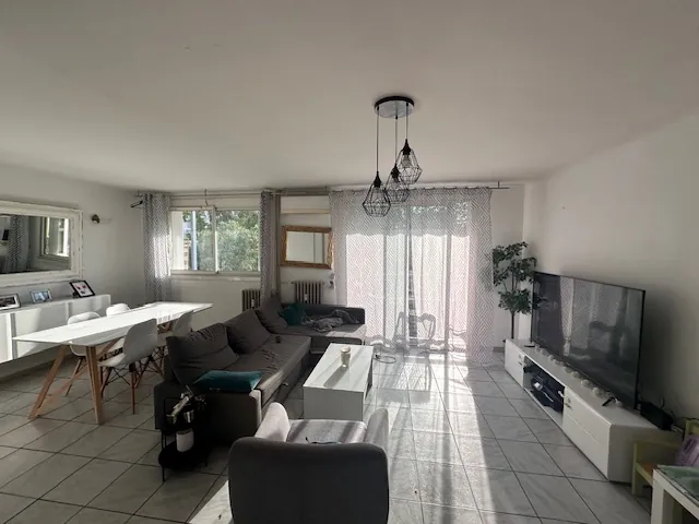 Appartement traversant de 76 m² à Montpellier avec Balcons et ascenseur 
