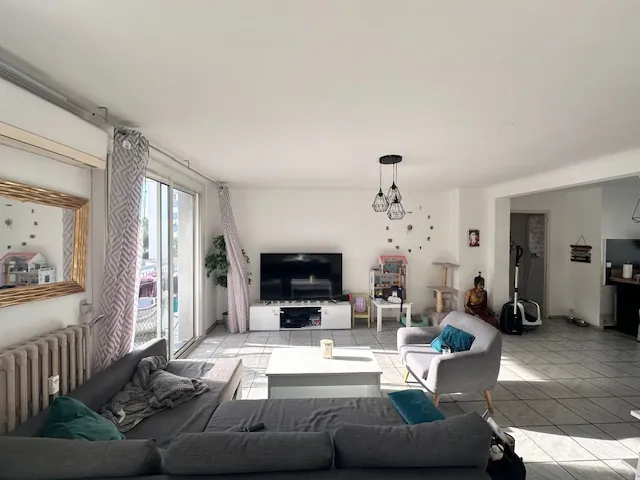 Appartement traversant de 76 m² à Montpellier avec Balcons et ascenseur