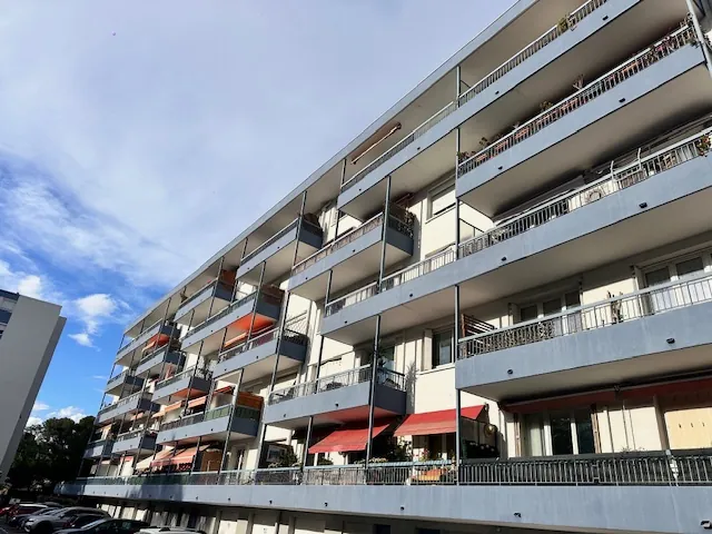 Appartement traversant de 76 m² à Montpellier avec Balcons et ascenseur 
