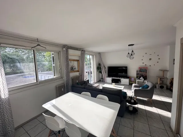 Appartement traversant de 76 m² à Montpellier avec Balcons et ascenseur 