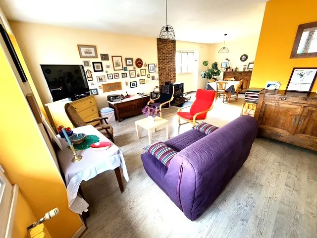 Maison familiale rénovée à Bourg Blanc avec grand terrain et panneaux solaires