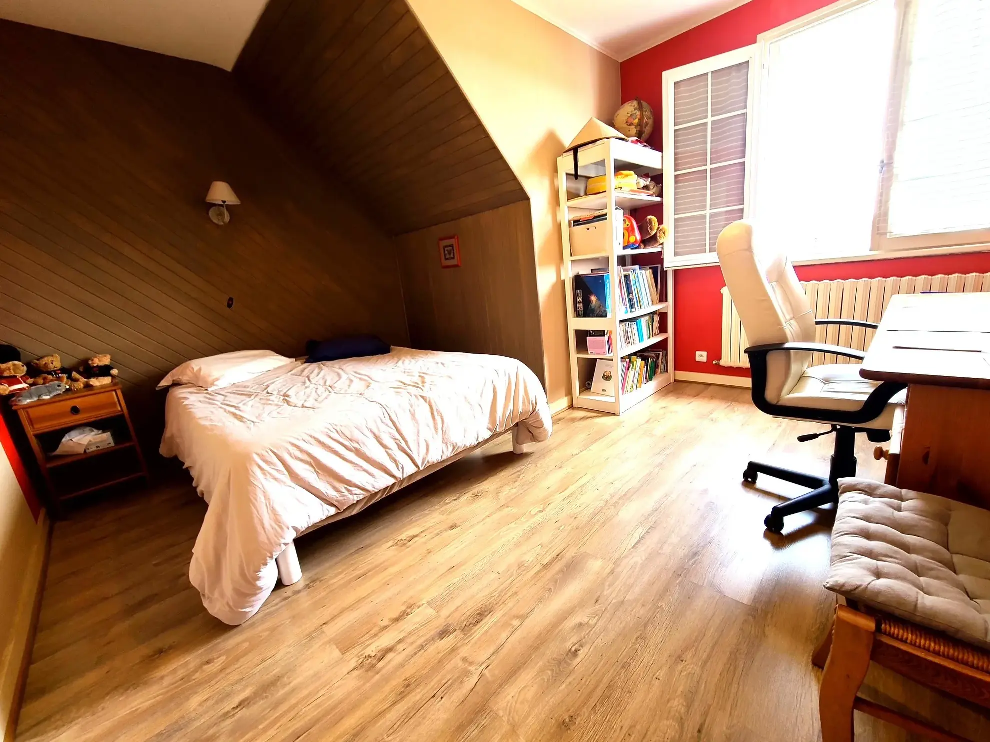 Maison familiale rénovée à Bourg Blanc avec grand terrain et panneaux solaires 