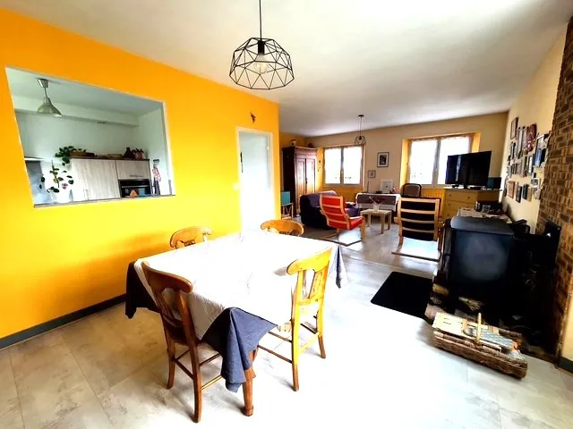 Maison familiale rénovée à Bourg Blanc avec grand terrain et panneaux solaires 