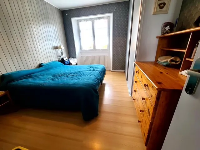 Maison familiale rénovée à Bourg Blanc avec grand terrain et panneaux solaires 