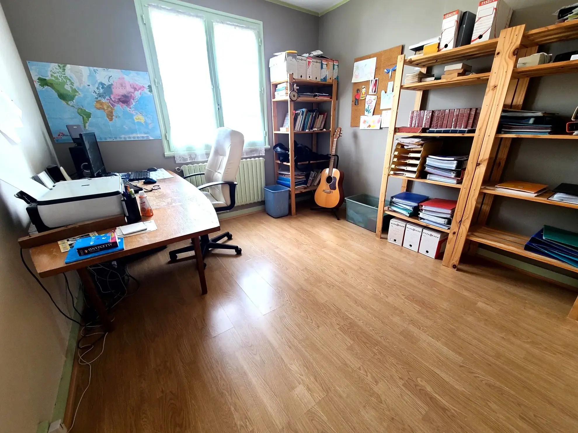 Maison familiale rénovée à Bourg Blanc avec grand terrain et panneaux solaires 