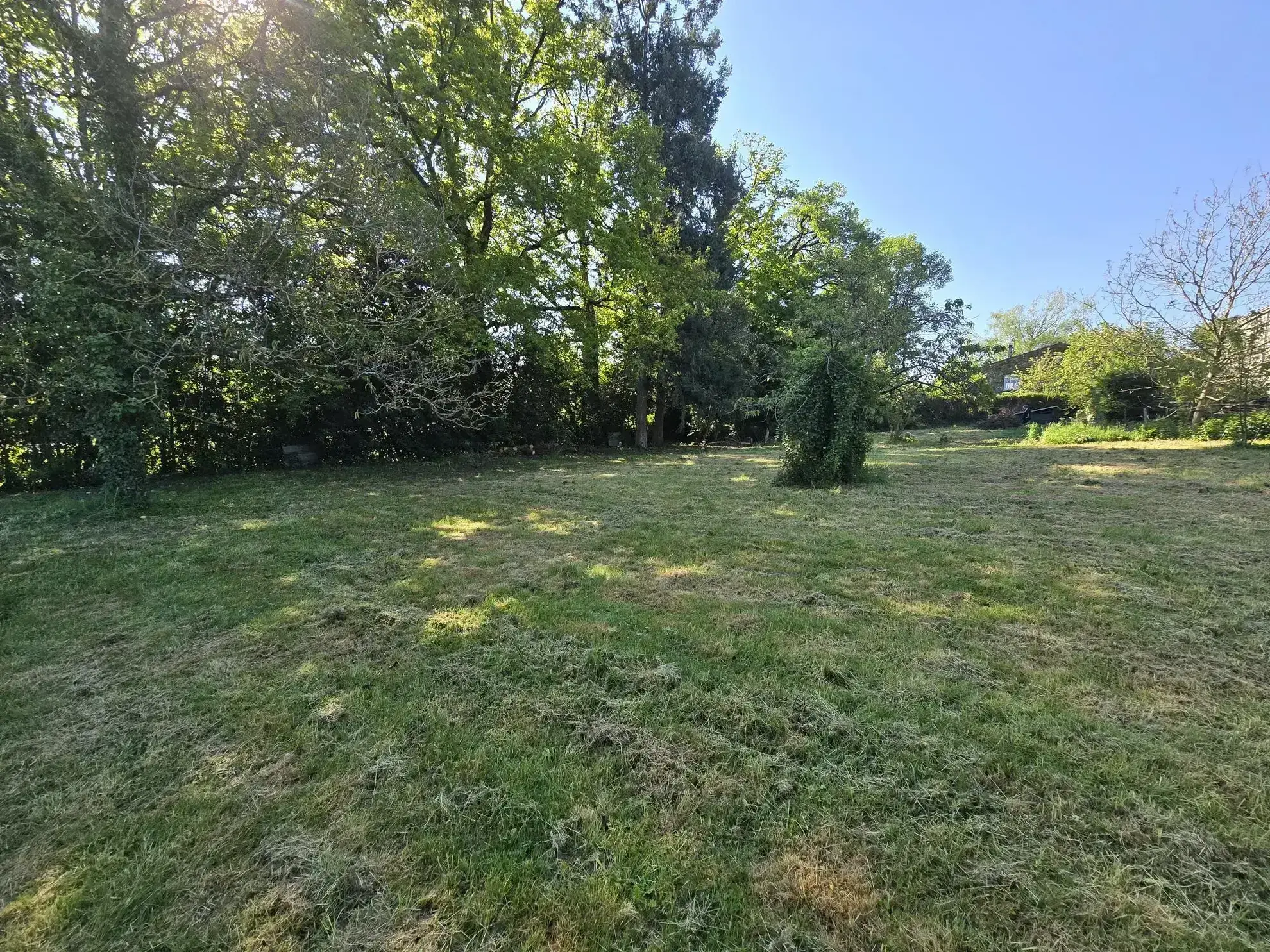 Terrain constructible de 970 m² à Panazol, emplacement privilégié 