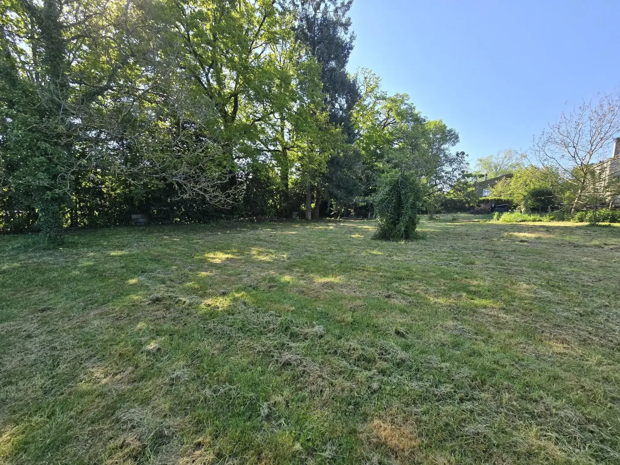Terrain constructible de 970 m² à Panazol, emplacement privilégié 