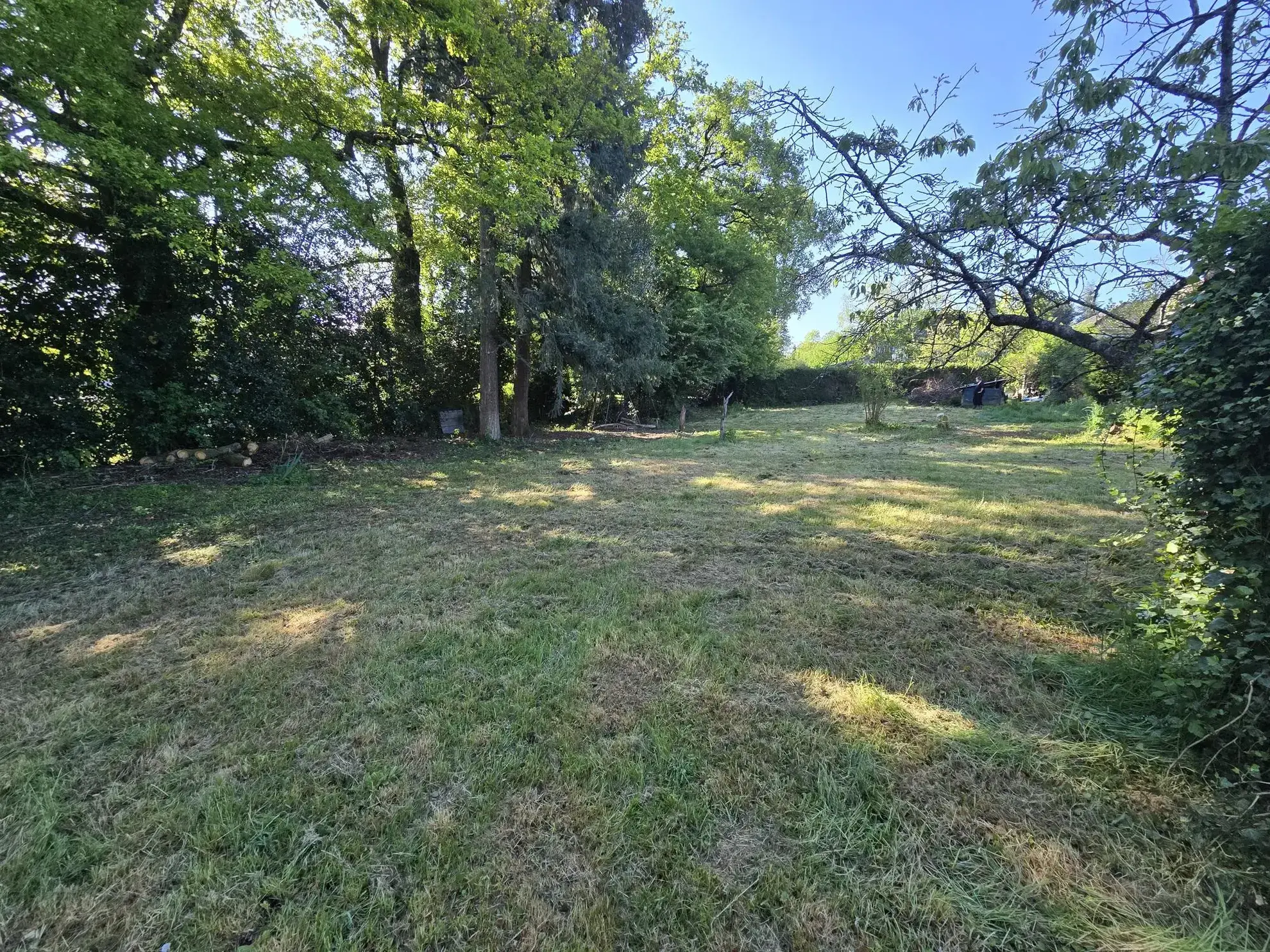 Terrain constructible de 970 m² à Panazol, emplacement privilégié 