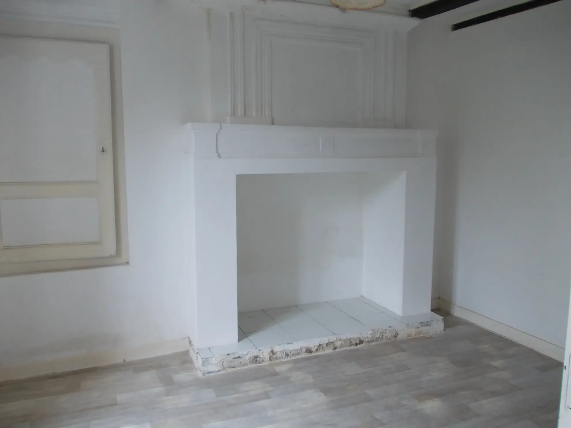 Maison de village à rénover avec dépendances et grand terrain à Aumagne 17770 