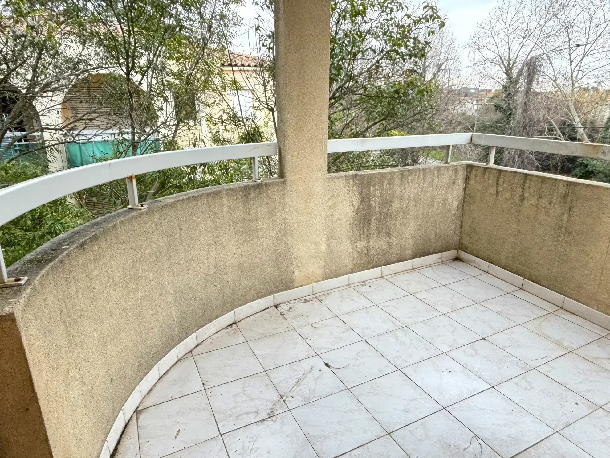 Studio à vendre à Montpellier Beaux-Arts avec terrasse, lumineux et proche centre 