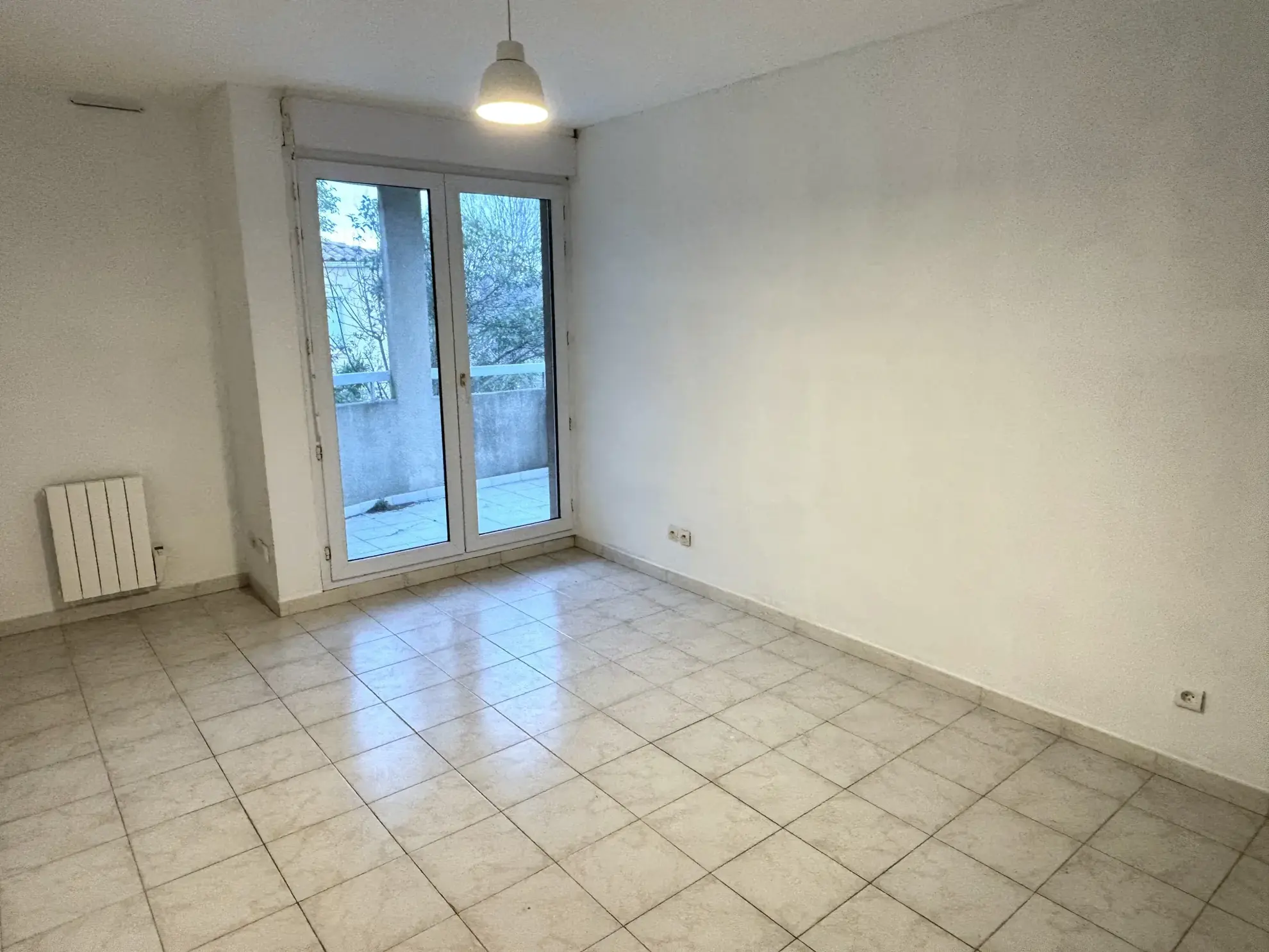 Studio à vendre à Montpellier Beaux-Arts avec terrasse, lumineux et proche centre 