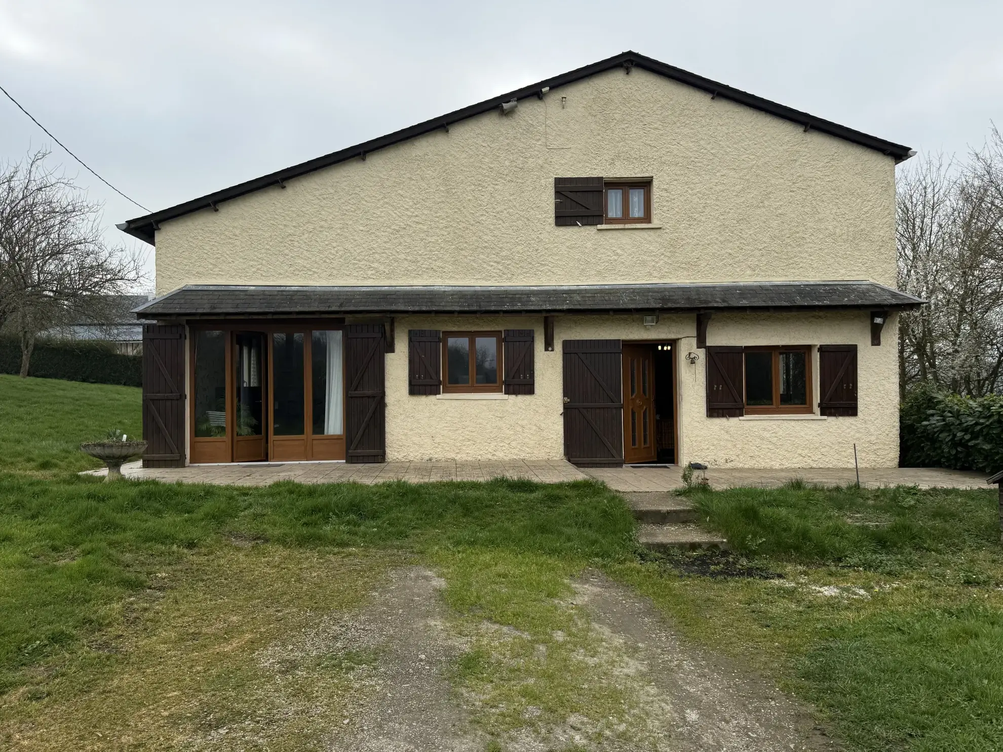 Maison agréable de 170 m² avec terrain, dépendances et vie de plain-pied à Camembert 